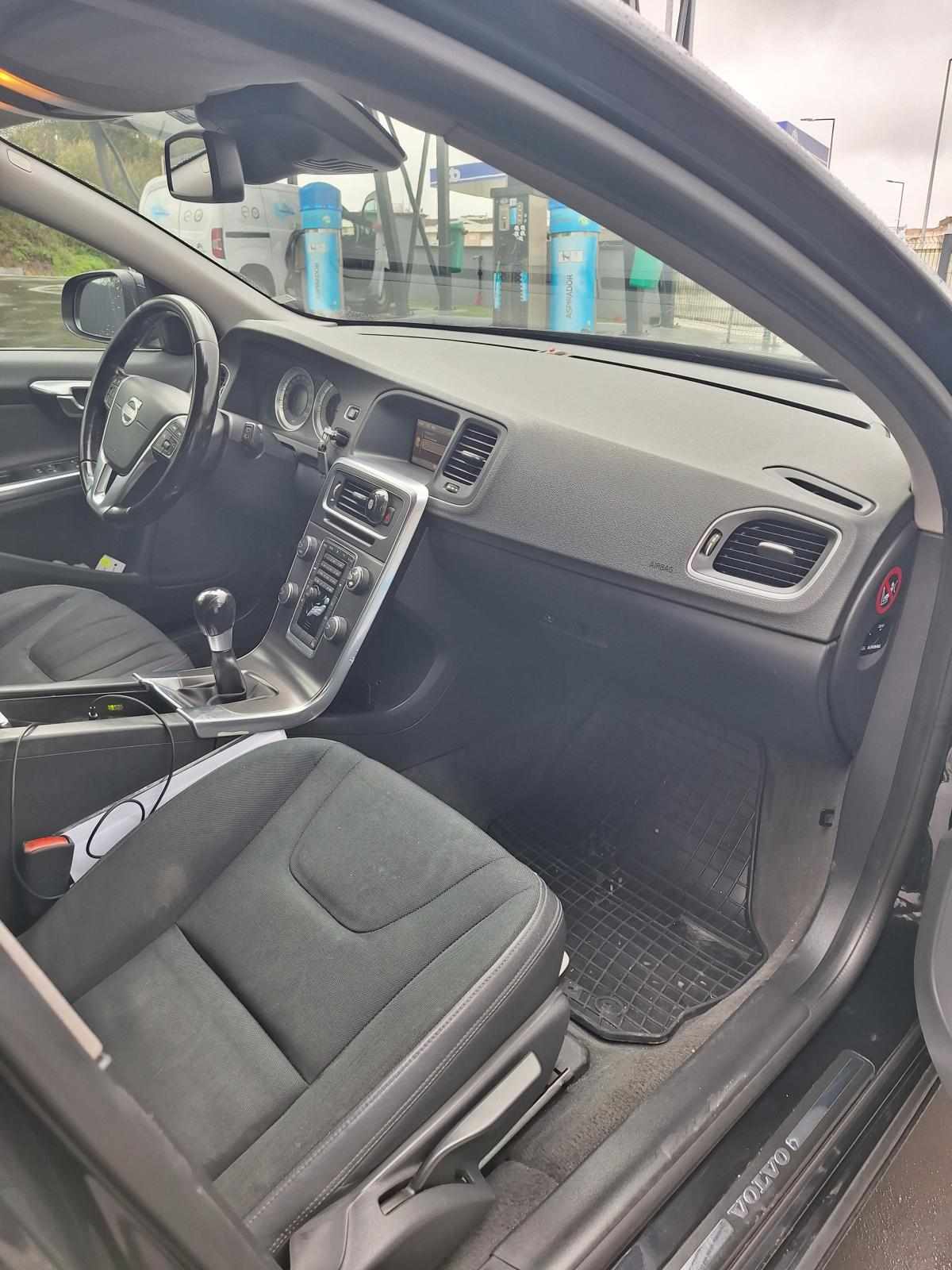 volvo-v60-2-0-d3-2011-diesel-1984cc