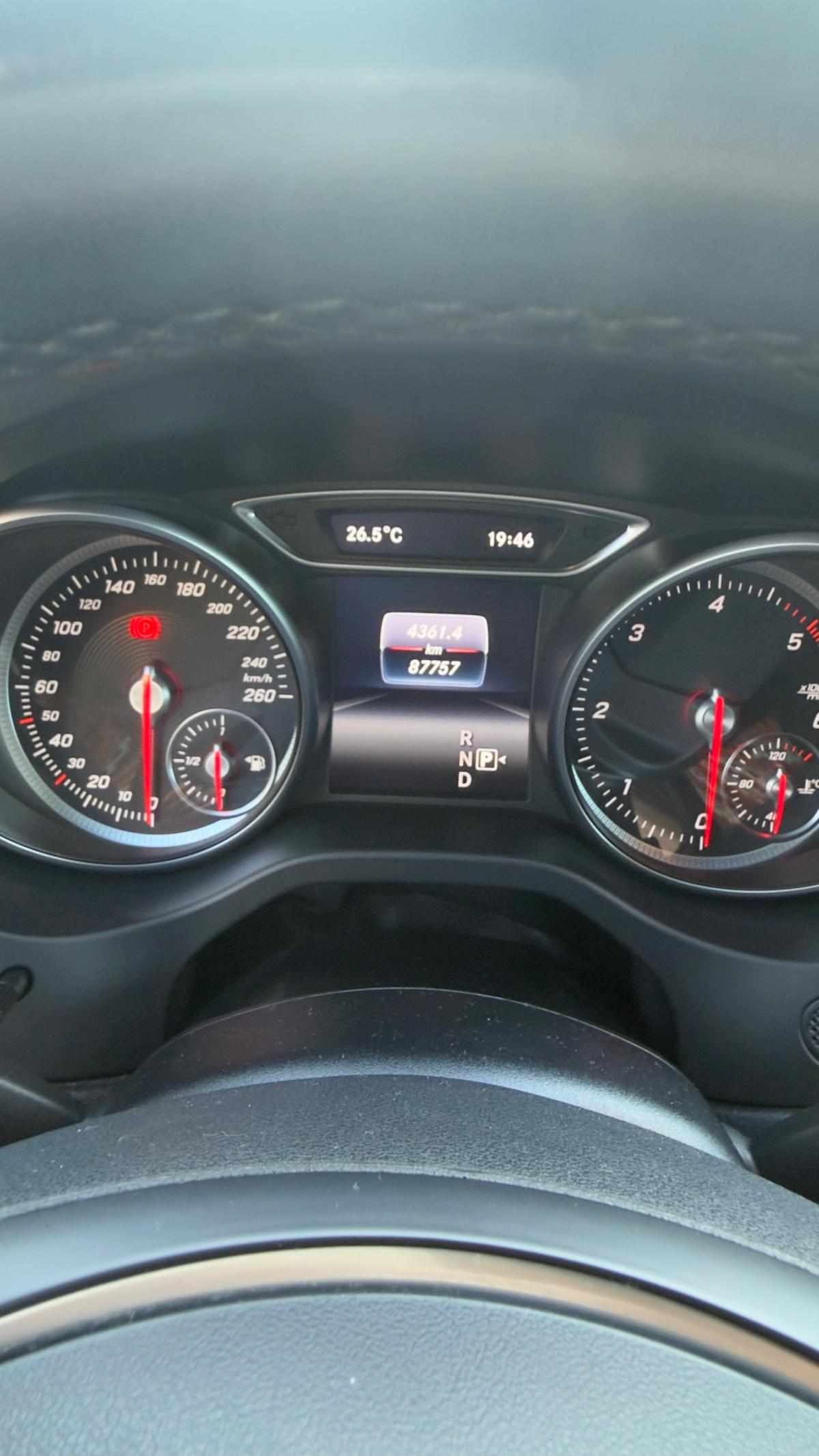 mercedes-benz-cla-200-cdi-4matic-2019-diesel-2143cc