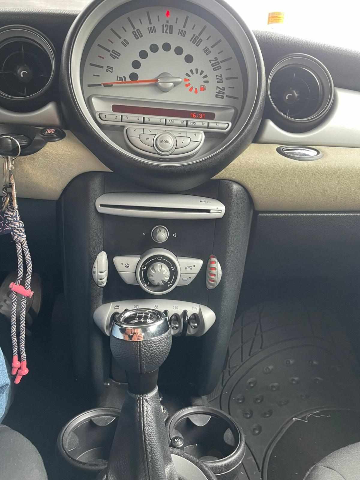 mini-hatch-d-2-0-2008-diesel-1560cc