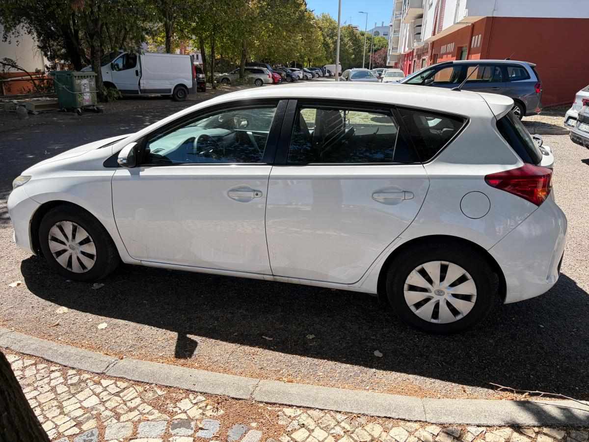 toyota-auris-1-4-d-4d-2014-diesel-1364cc