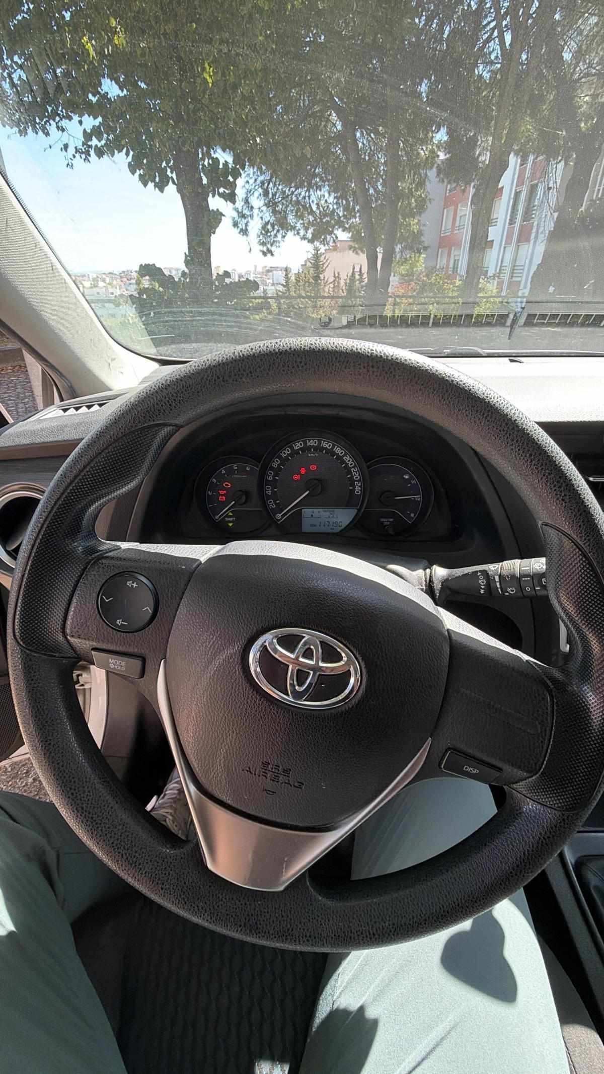 toyota-auris-1-4-d-4d-2014-diesel-1364cc
