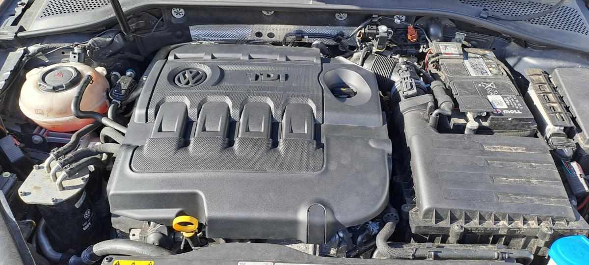 volkswagen-golf-1-6-tdi-bluemotion-2017-diesel-1598cc