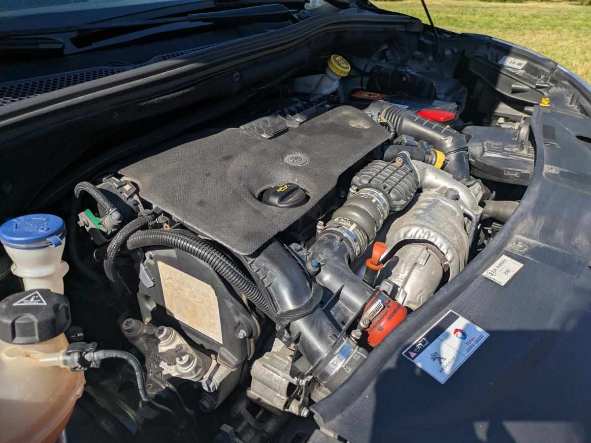 peugeot-2008-1-6-e-hdi-2015-diesel-1560cc
