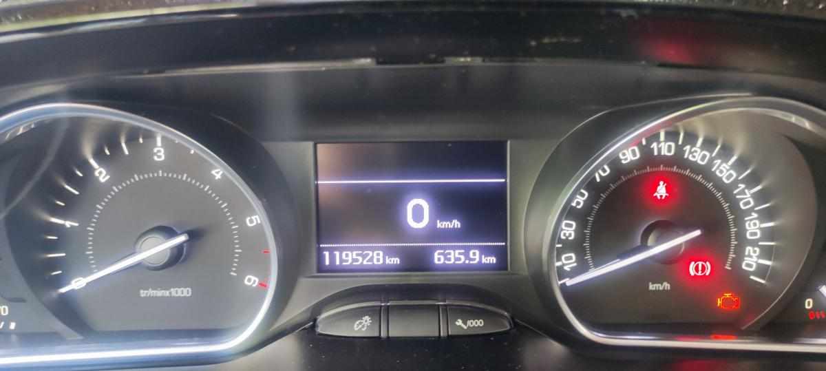 peugeot-2008-1-6-e-hdi-2015-diesel-1560cc