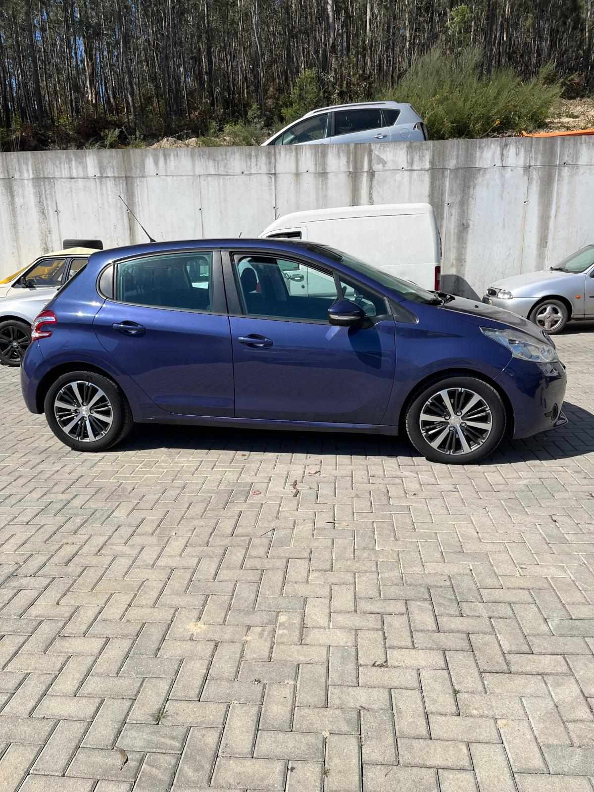 peugeot-208-1-2-vti-2012-gasolina-1199cc