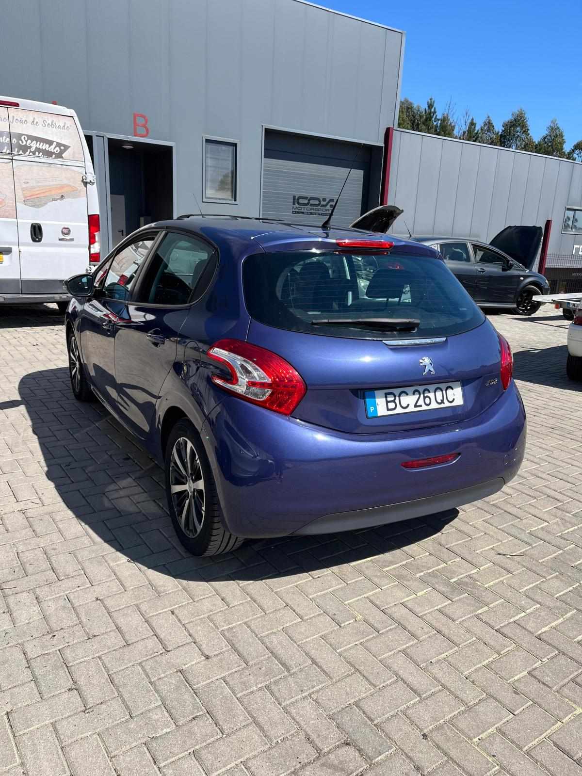 peugeot-208-1-2-vti-2012-gasolina-1199cc