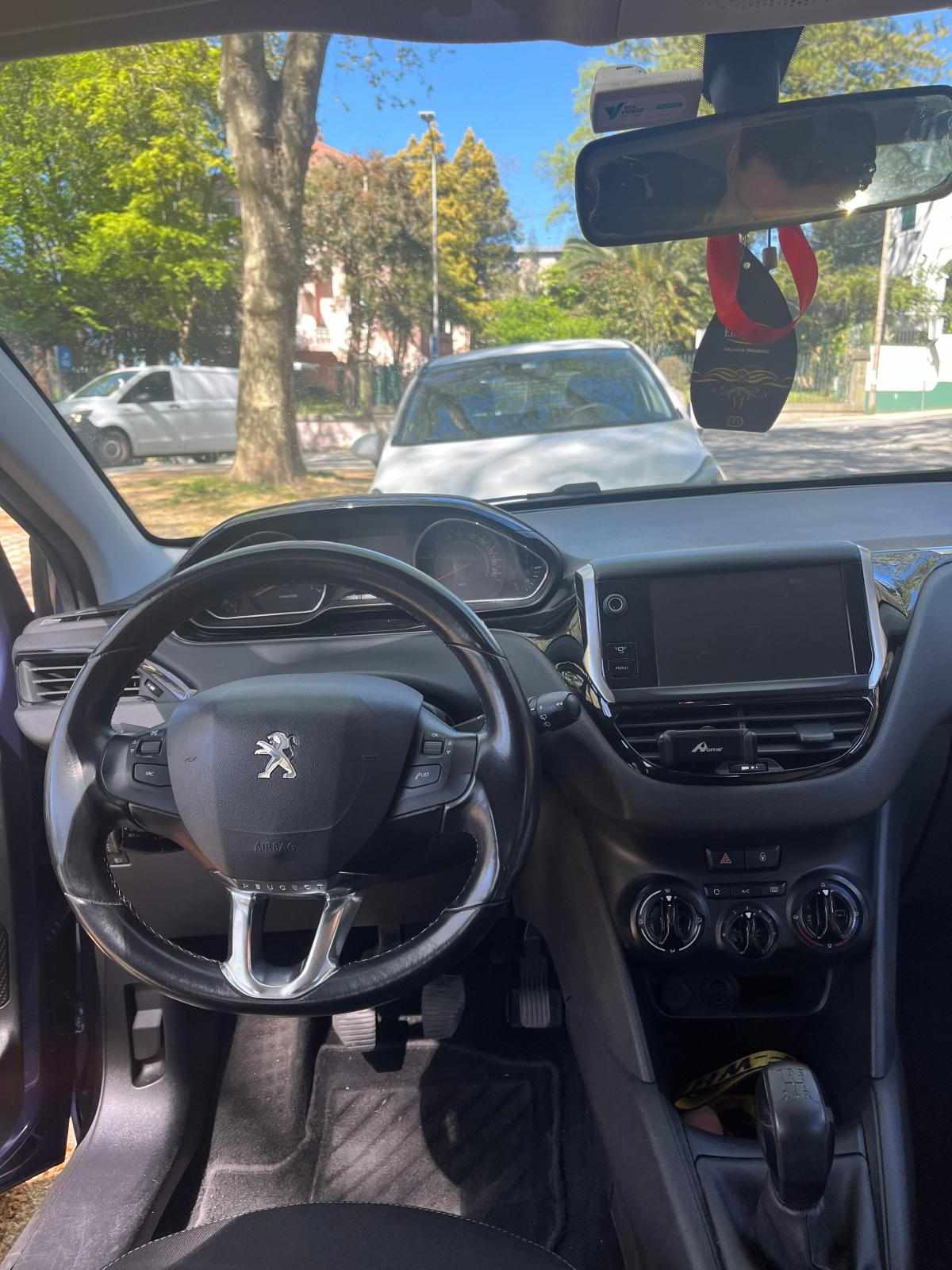peugeot-208-1-2-vti-2012-gasolina-1199cc