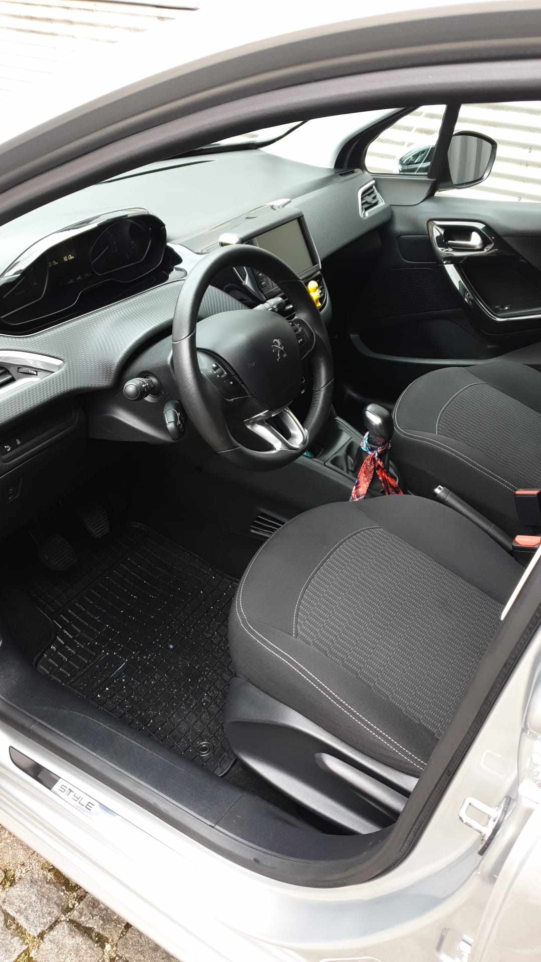 peugeot-208-1-6-bluehdi-2017-diesel-1560cc
