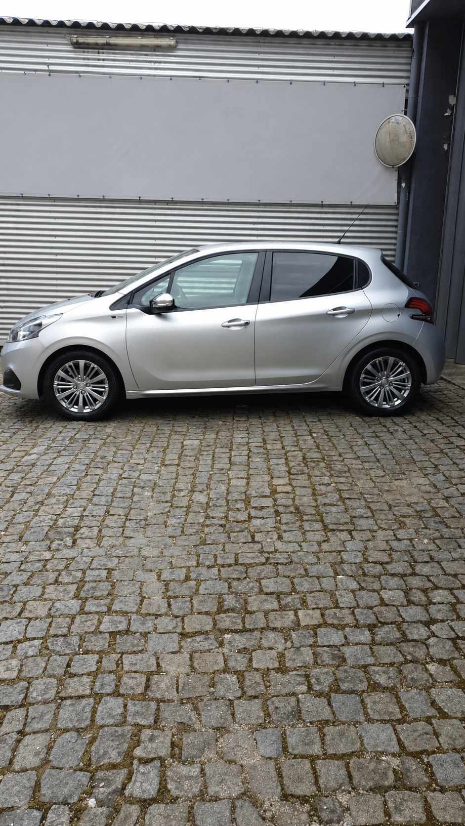 peugeot-208-1-6-bluehdi-2017-diesel-1560cc