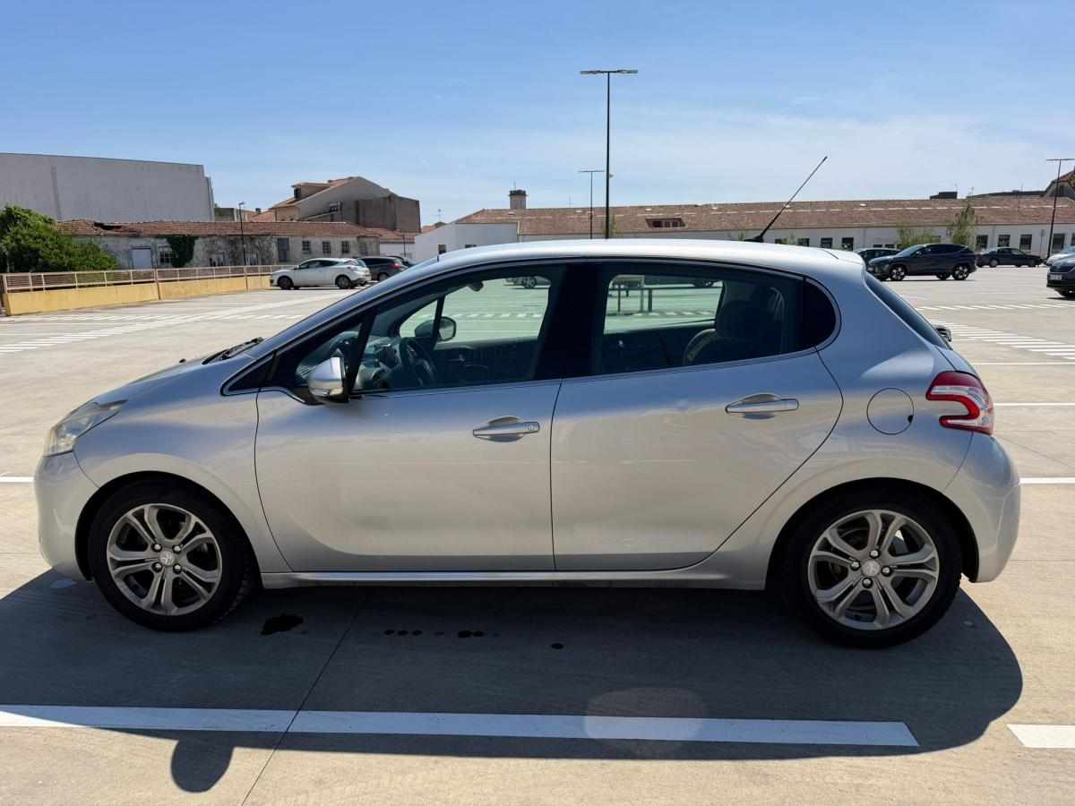 peugeot-208-1-4-hdi-2012-diesel-1398cc
