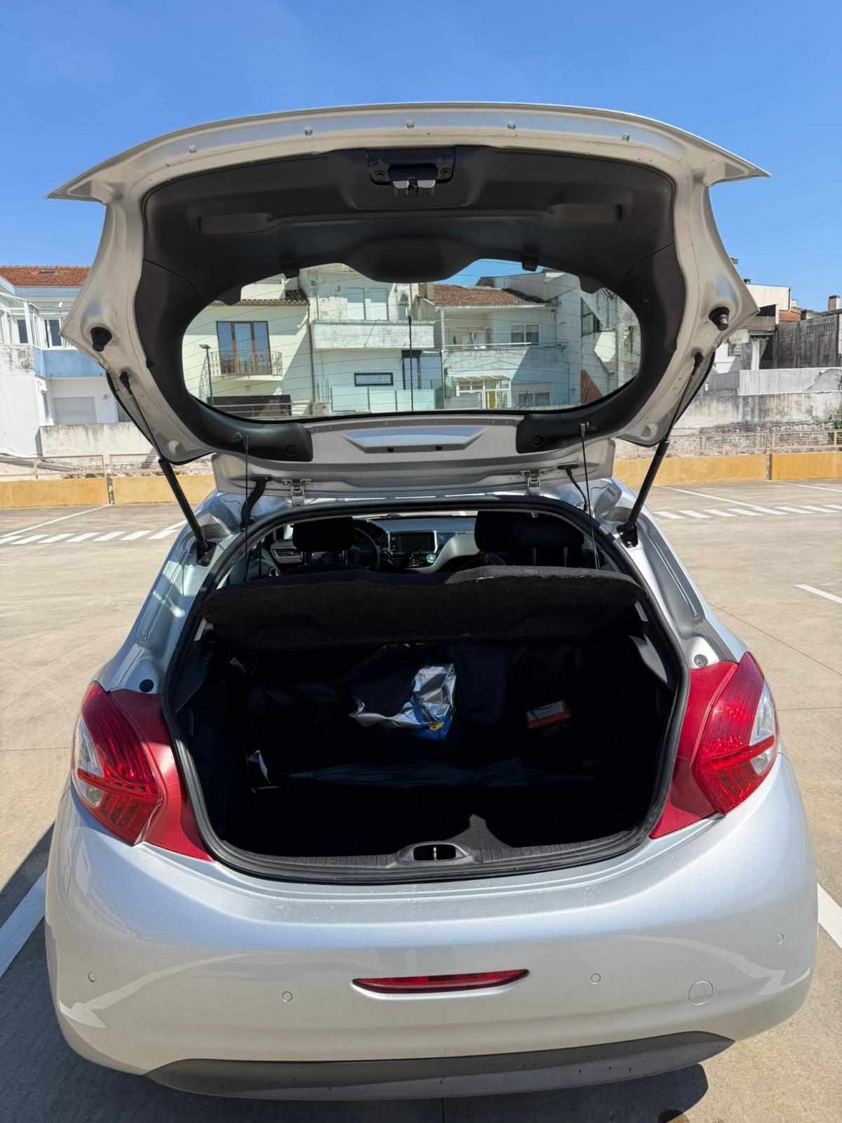 peugeot-208-1-4-hdi-2012-diesel-1398cc