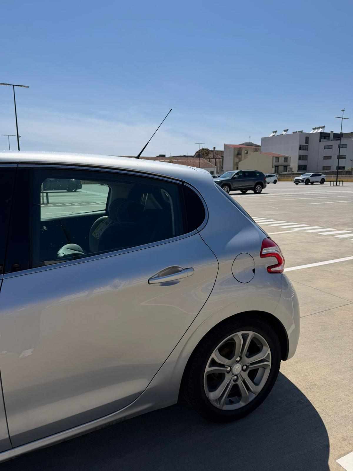 peugeot-208-1-4-hdi-2012-diesel-1398cc