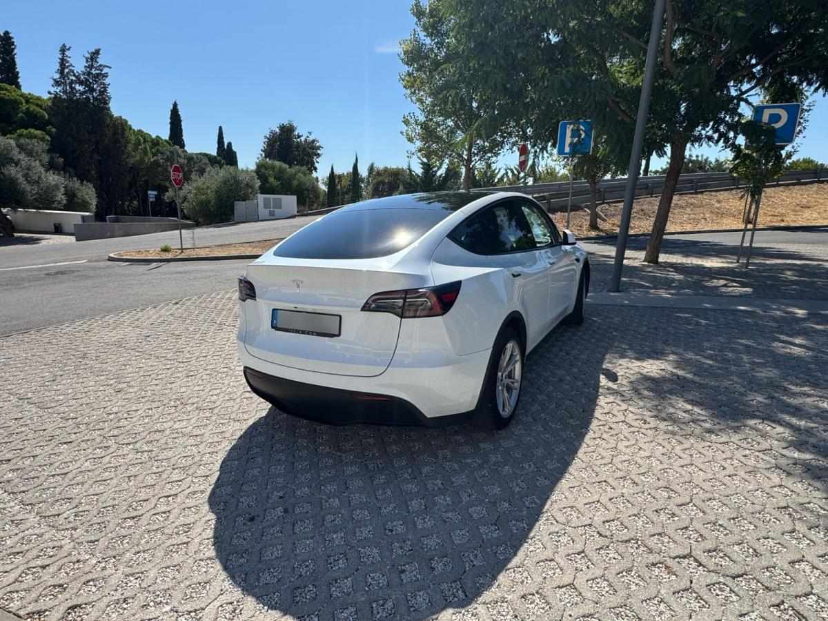 tesla-model-y-standard-range-rwd-2023-eletrico