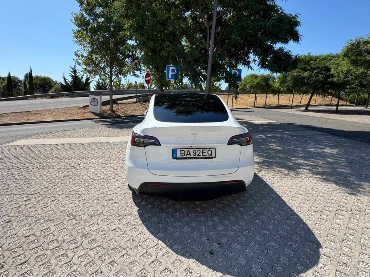 tesla-model-y-standard-range-rwd-2023-eletrico