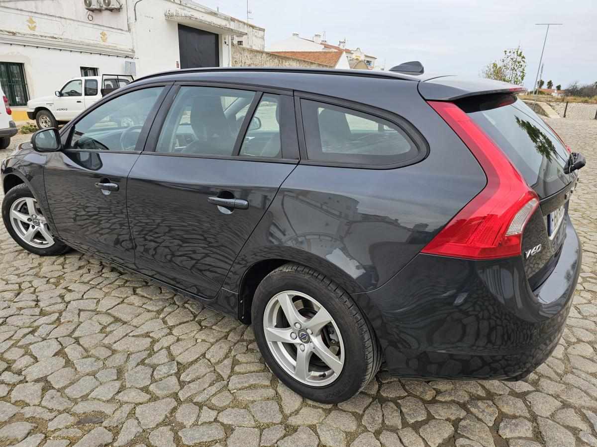 volvo-v60-d2-2017-diesel-1969cc