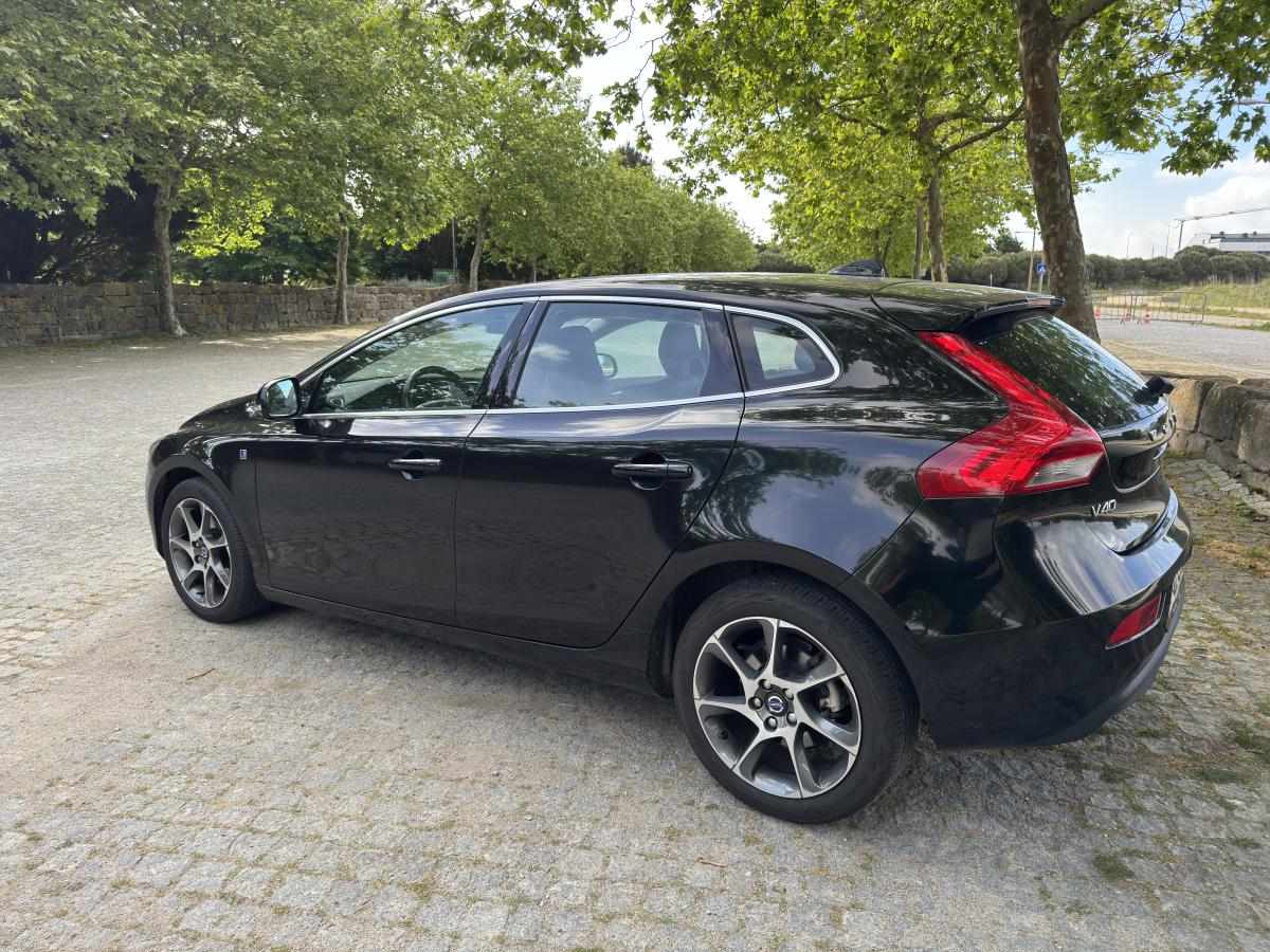 volvo-v40-d2-2015-diesel-1969cc