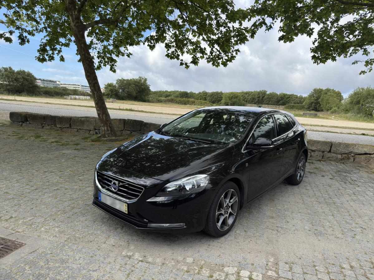 volvo-v40-d2-2015-diesel-1969cc