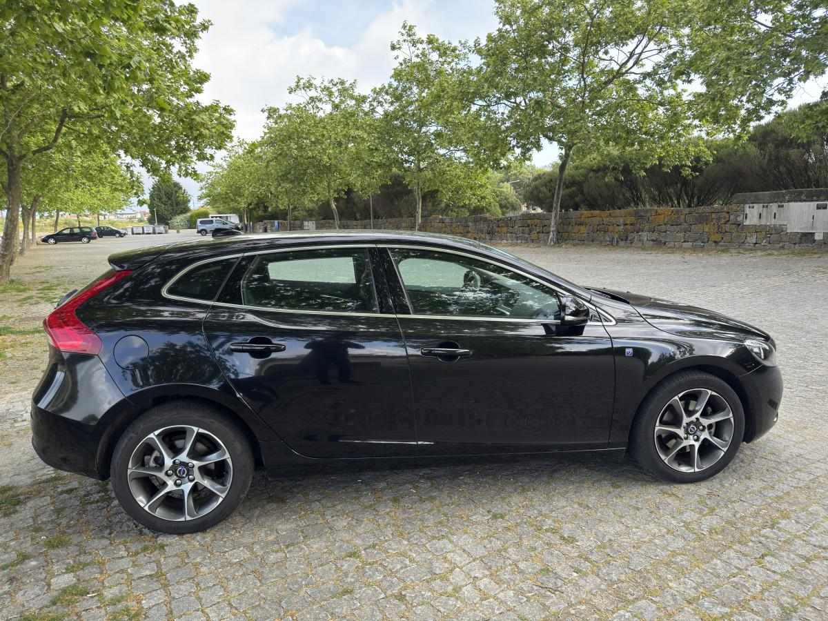 volvo-v40-d2-2015-diesel-1969cc
