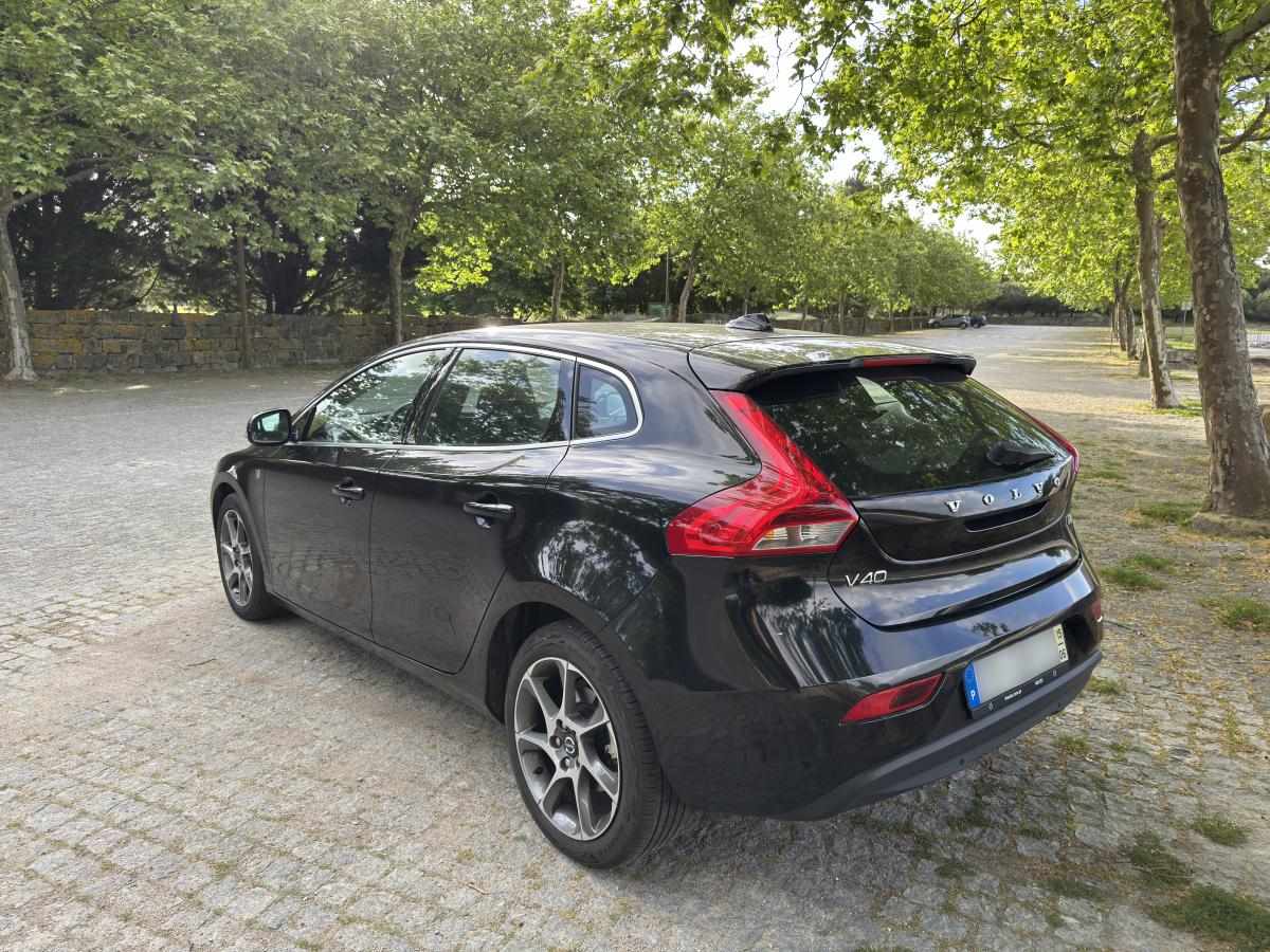 volvo-v40-d2-2015-diesel-1969cc