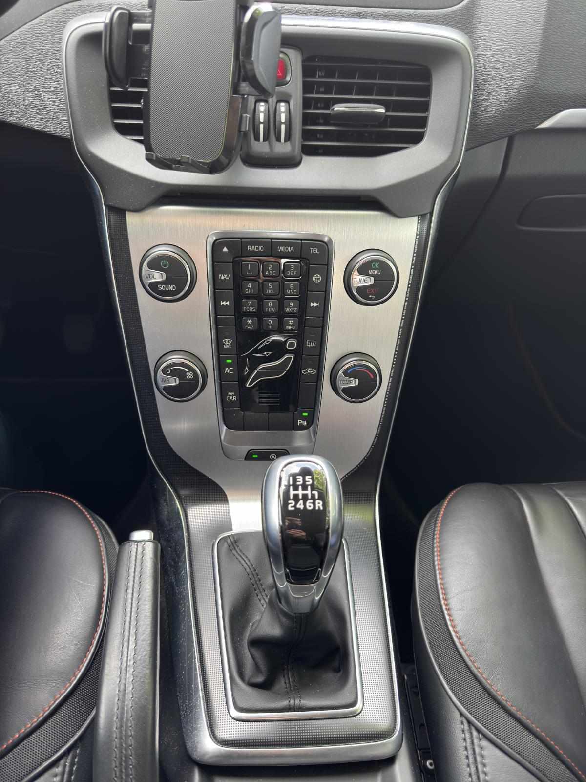 volvo-v40-d2-2015-diesel-1969cc