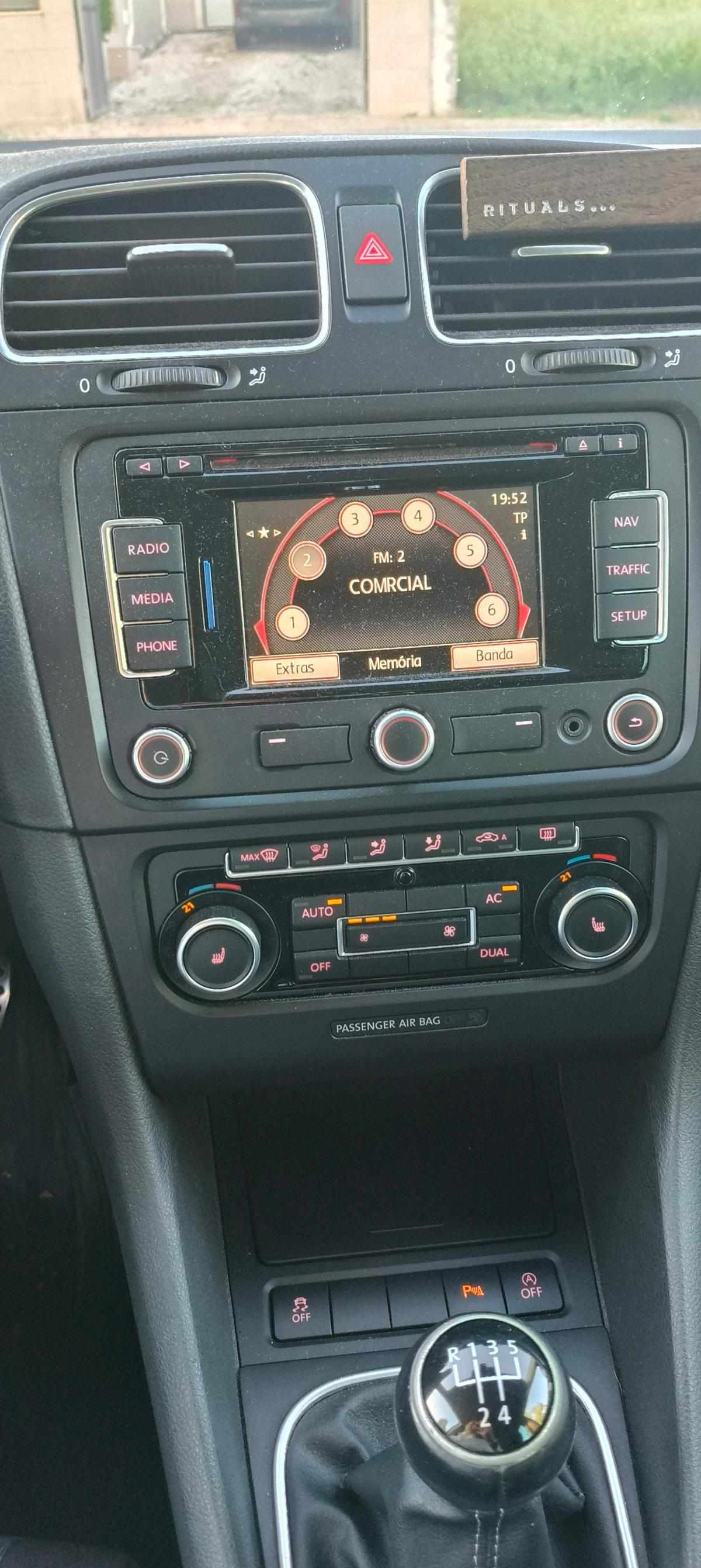 volkswagen-golf-1-6-tdi-bluemotion-2011-diesel-1598cc
