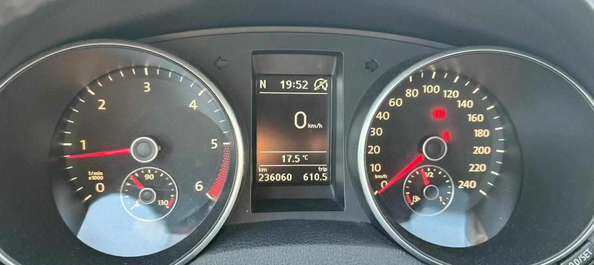 volkswagen-golf-1-6-tdi-bluemotion-2011-diesel-1598cc