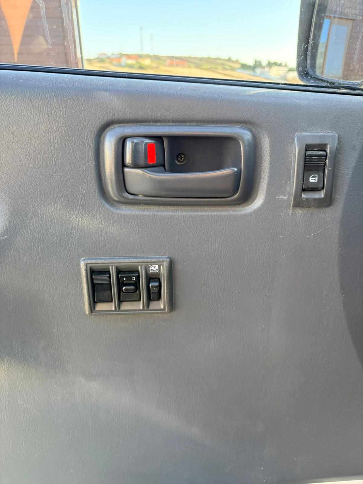 toyota-hiace-2-5-88cv-2005-diesel-2494cc