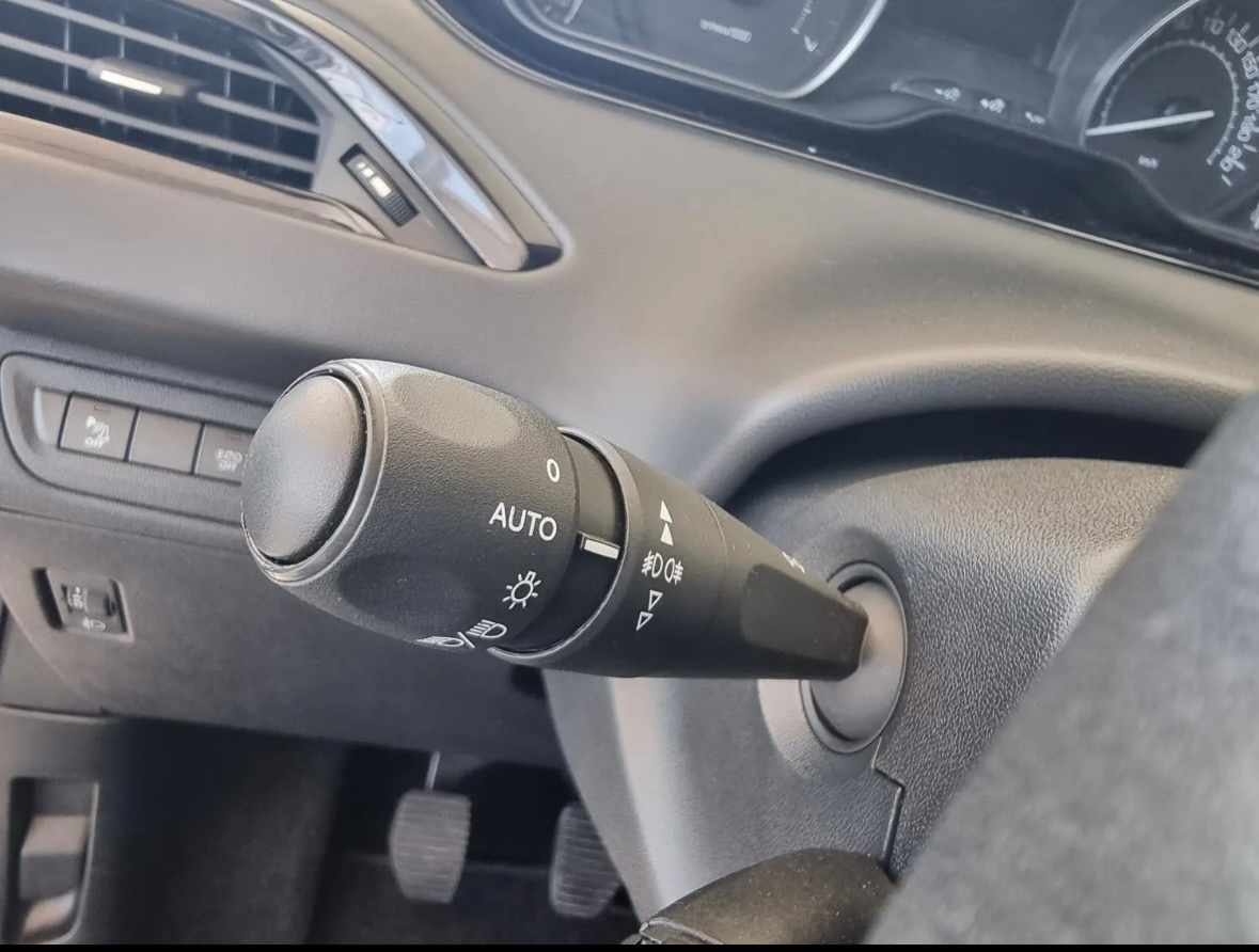 peugeot-208-1-2-vti-2018-gasolina-1199cc