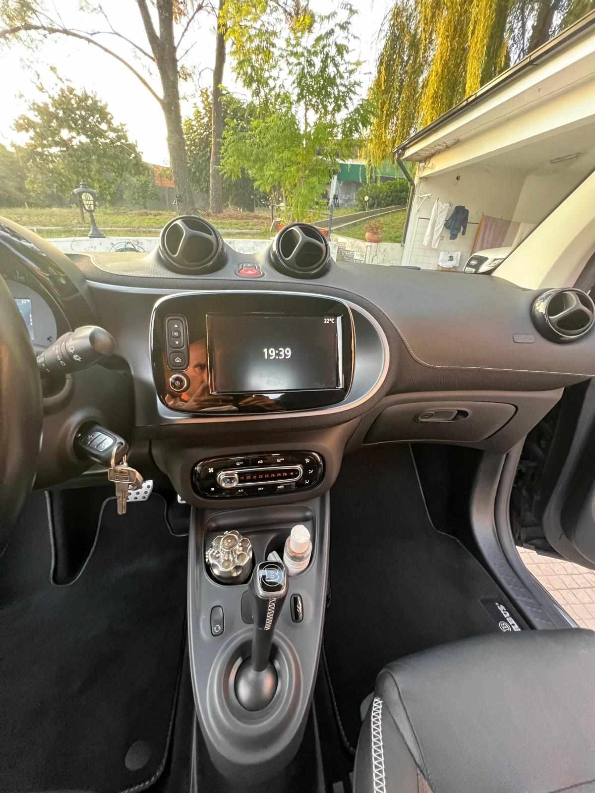 smart-fortwo-0-9-brabus-2017-gasolina-898cc