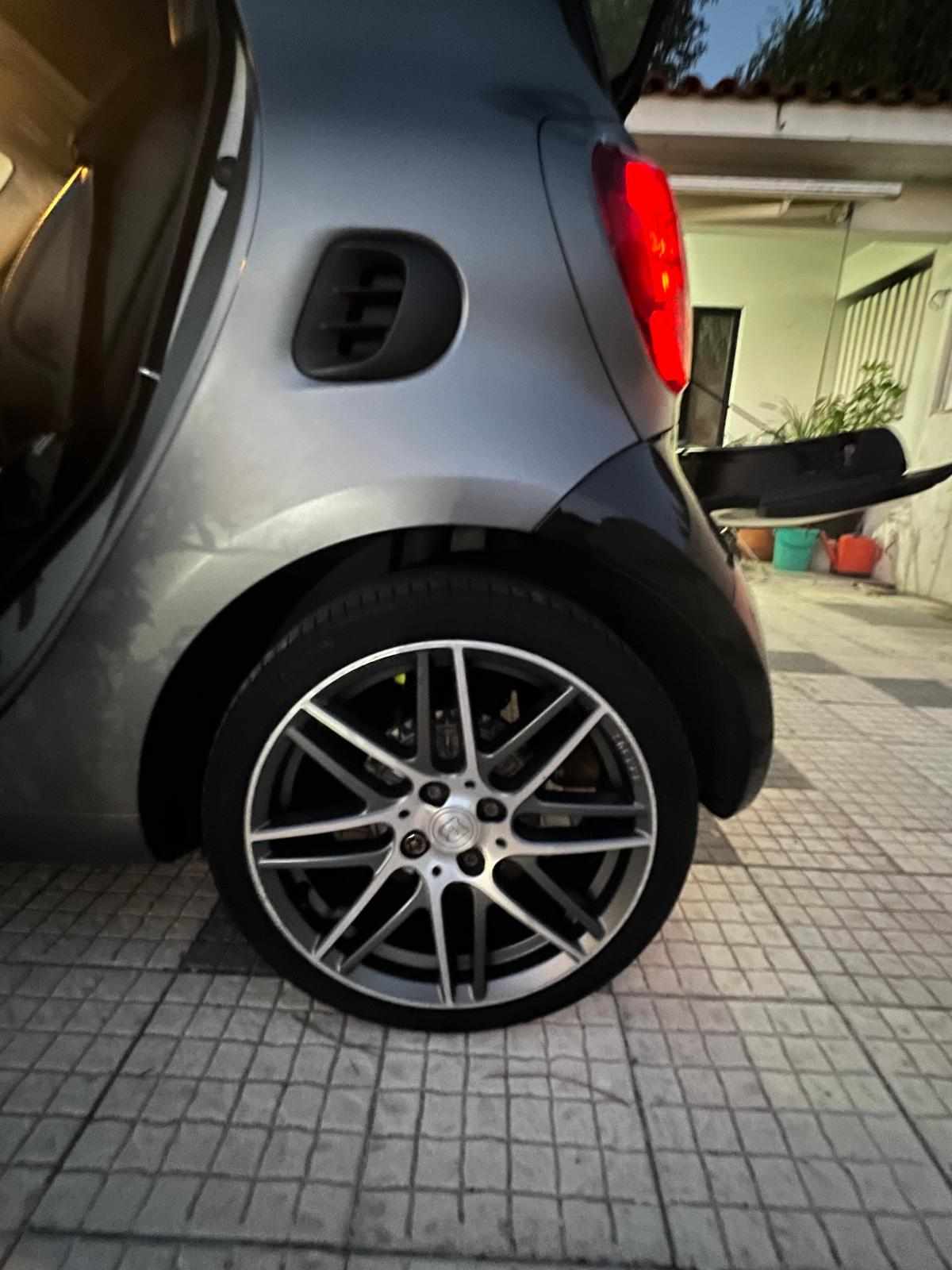 smart-fortwo-0-9-brabus-2017-gasolina-898cc