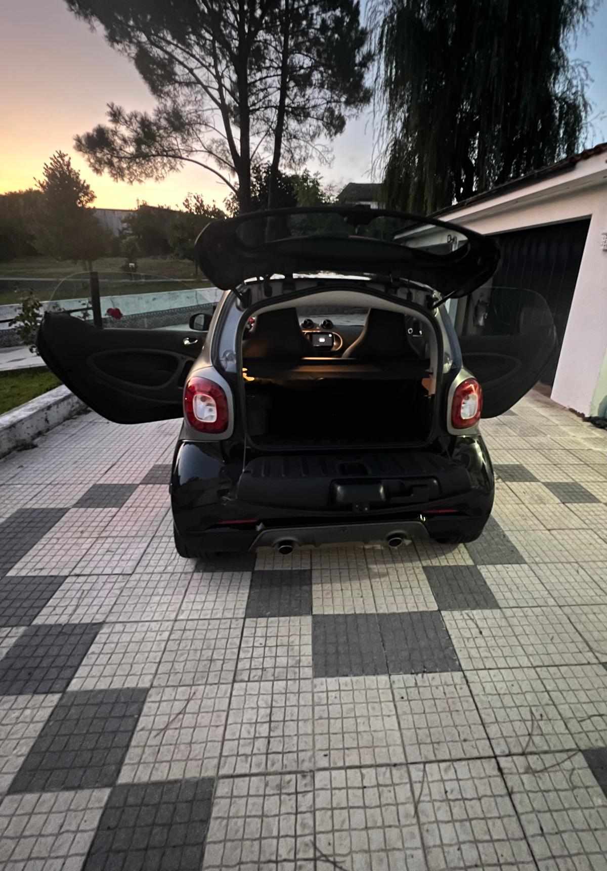 smart-fortwo-0-9-brabus-2017-gasolina-898cc