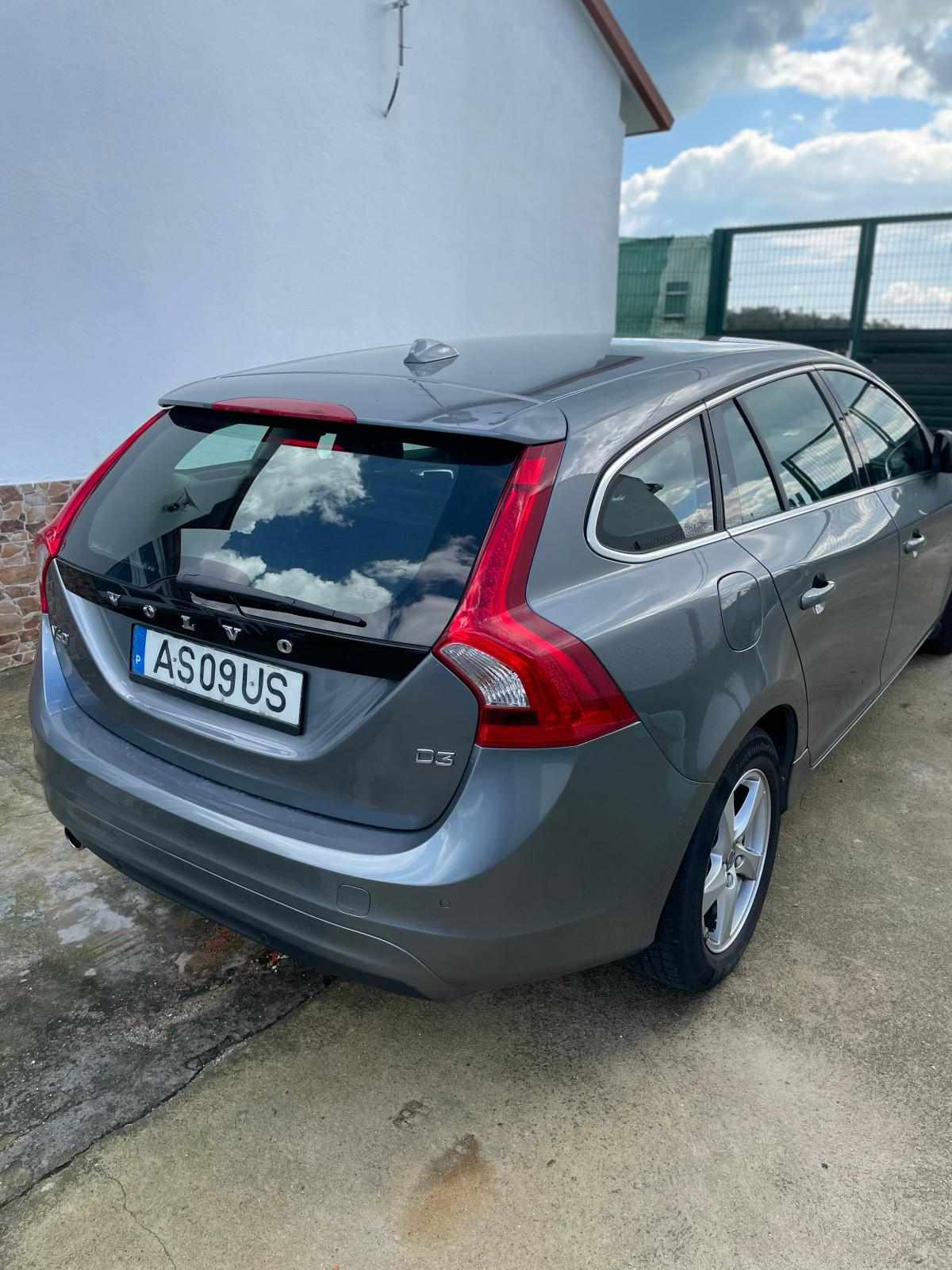 volvo-v60-2-0-d3-2018-diesel-1969cc