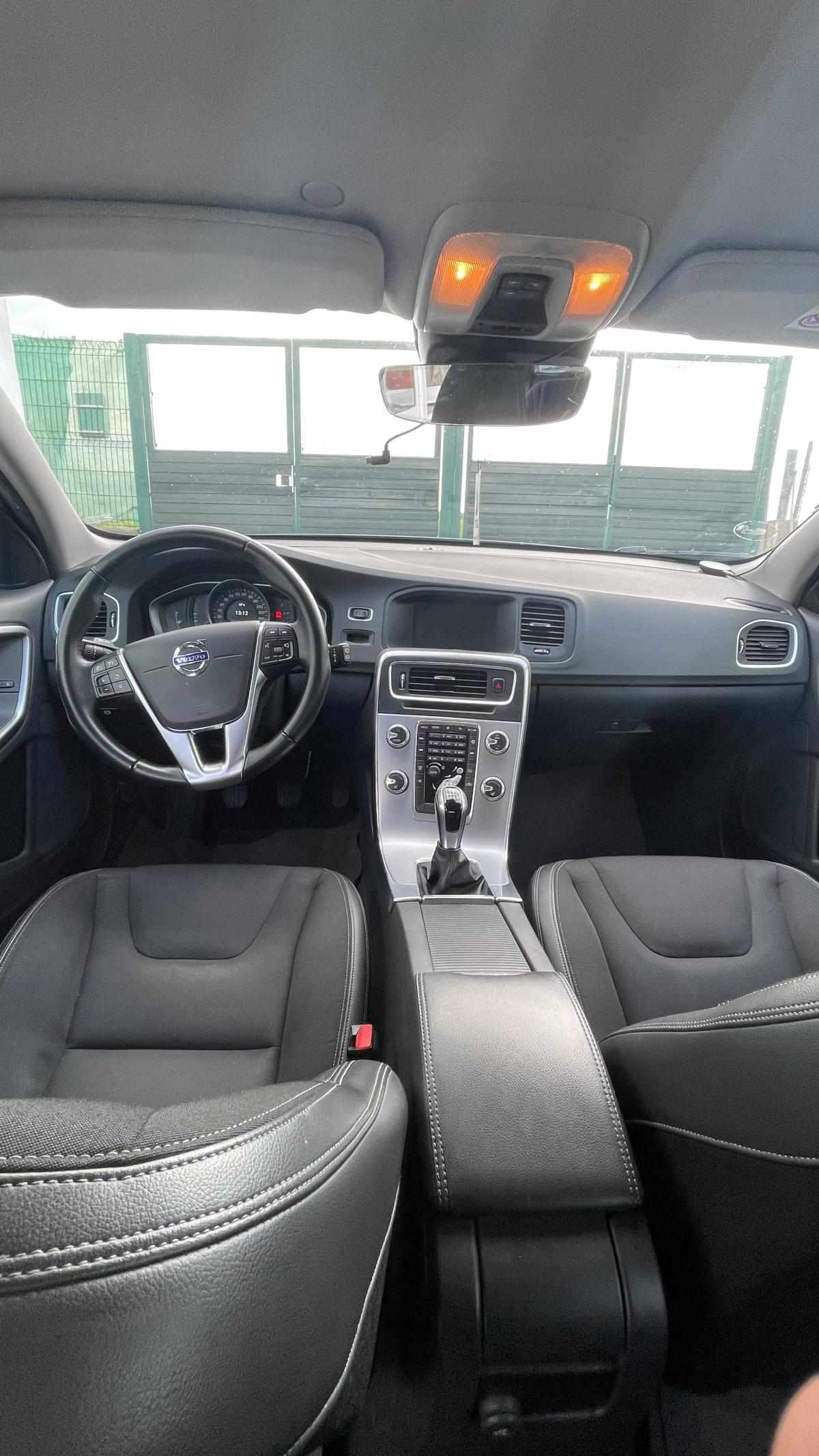 volvo-v60-2-0-d3-2018-diesel-1969cc
