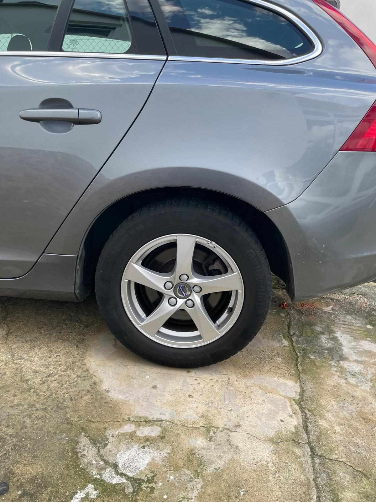 volvo-v60-2-0-d3-2018-diesel-1969cc
