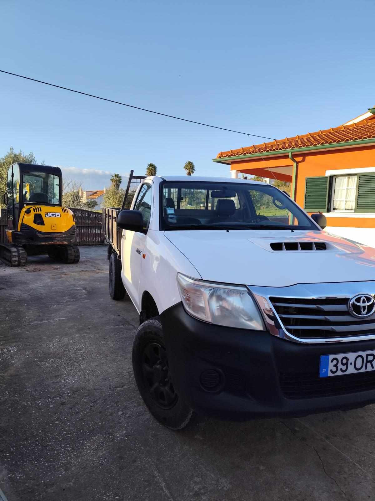 toyota-hilux-2-5-4wd-2014-diesel-2494cc