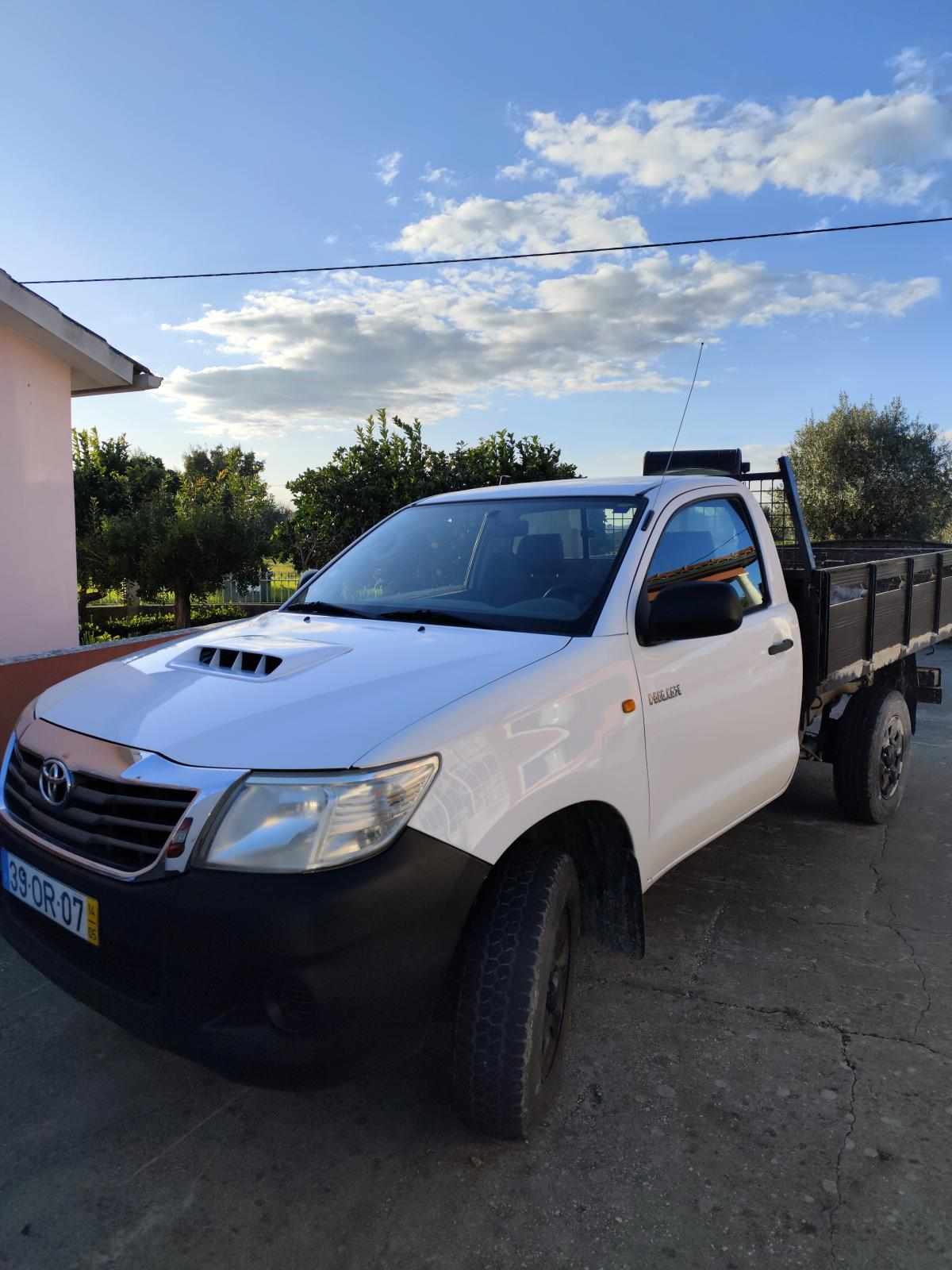 toyota-hilux-2-5-4wd-2014-diesel-2494cc