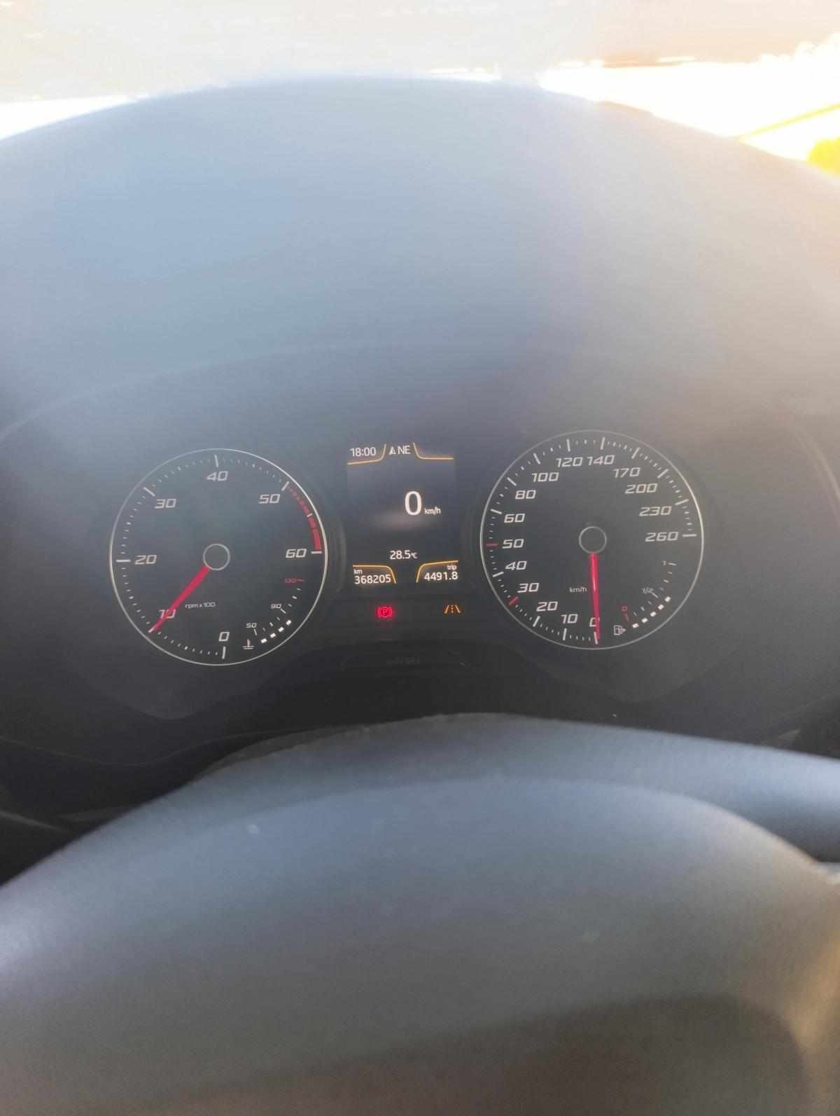 seat-leon-1-6-tdi-ecomotive-2014-diesel-1598cc