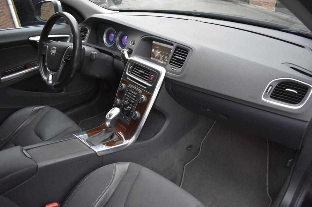volvo-s60-d2-1-6-2014-diesel-1600cc