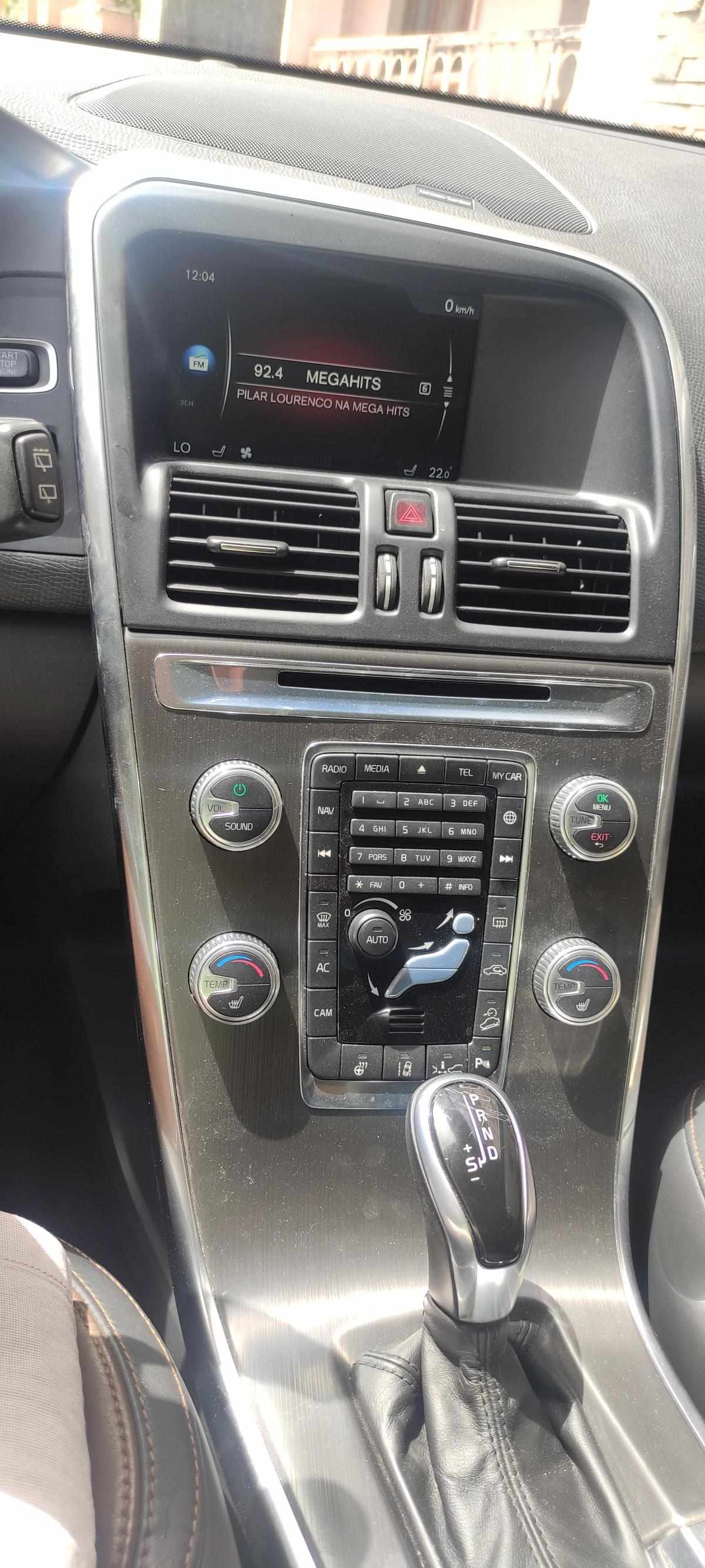 volvo-xc60-d4-2-4-awd-2014-diesel-2400cc