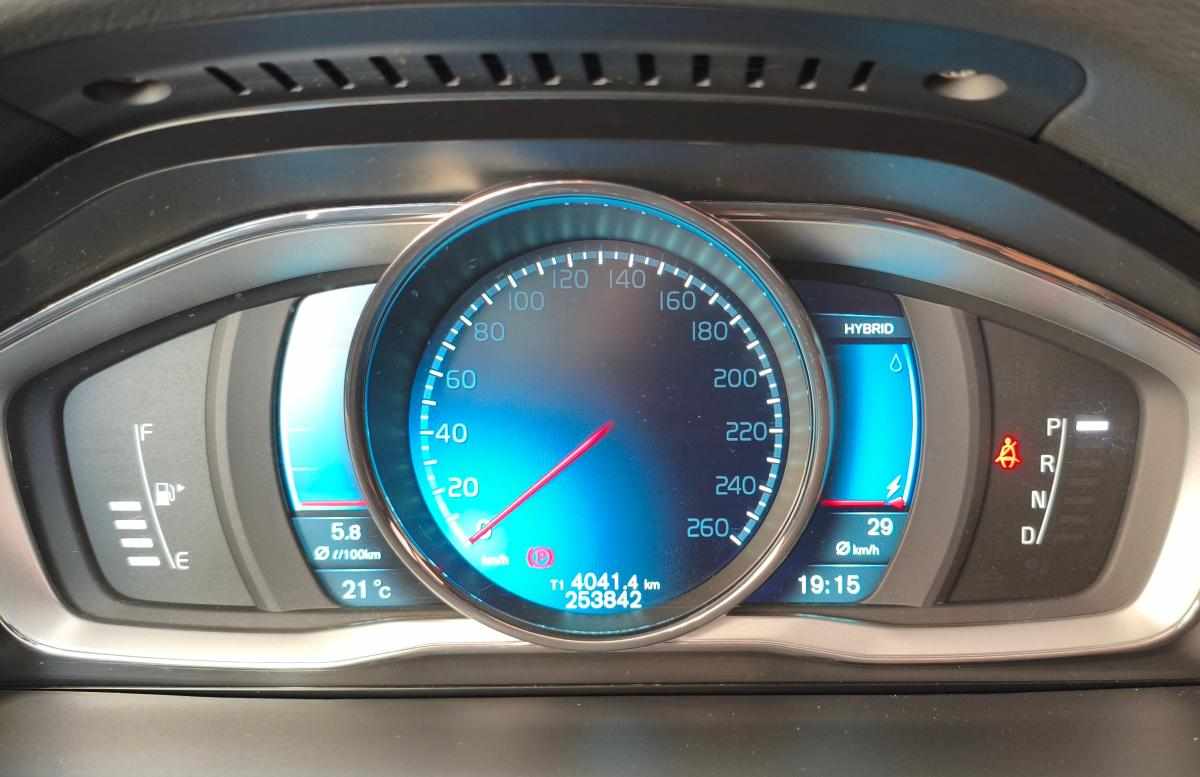 volvo-v60-polestar-d6-plug-in-hybrid-2-4-awd-2013-diesel-2400cc