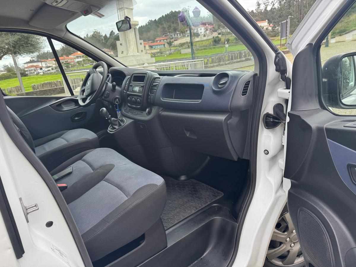 opel-vivaro-1-6-cdti-biturbo-2018-diesel-1598cc