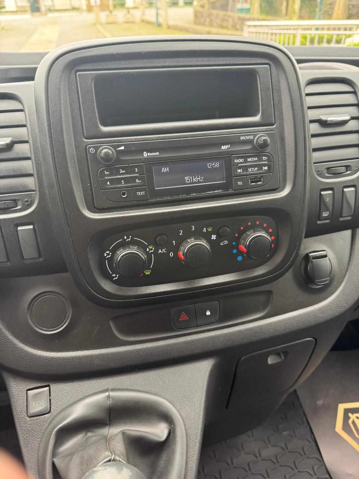 opel-vivaro-1-6-cdti-biturbo-2018-diesel-1598cc