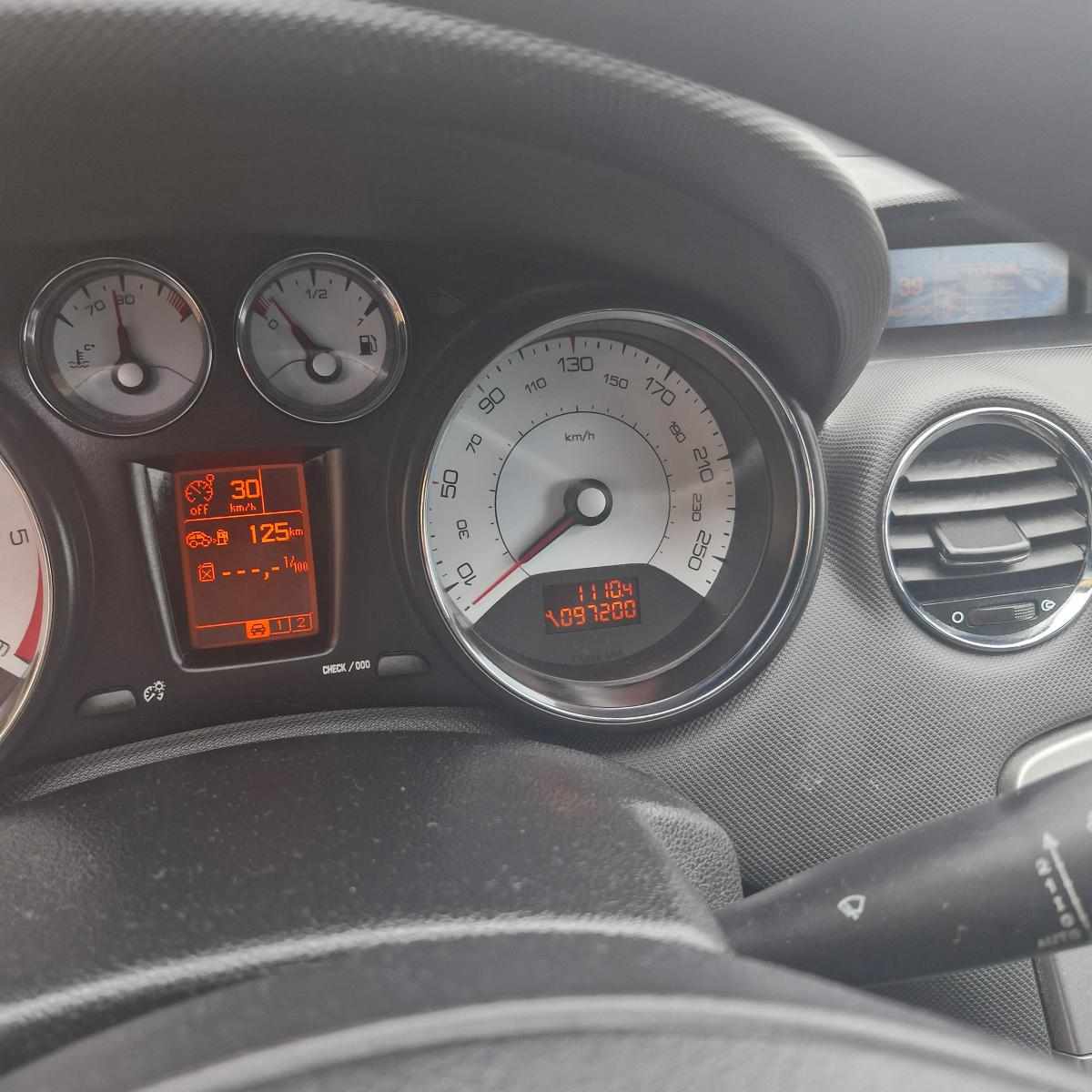 peugeot-308-1-6-hdi-fap-2011-diesel-1560cc