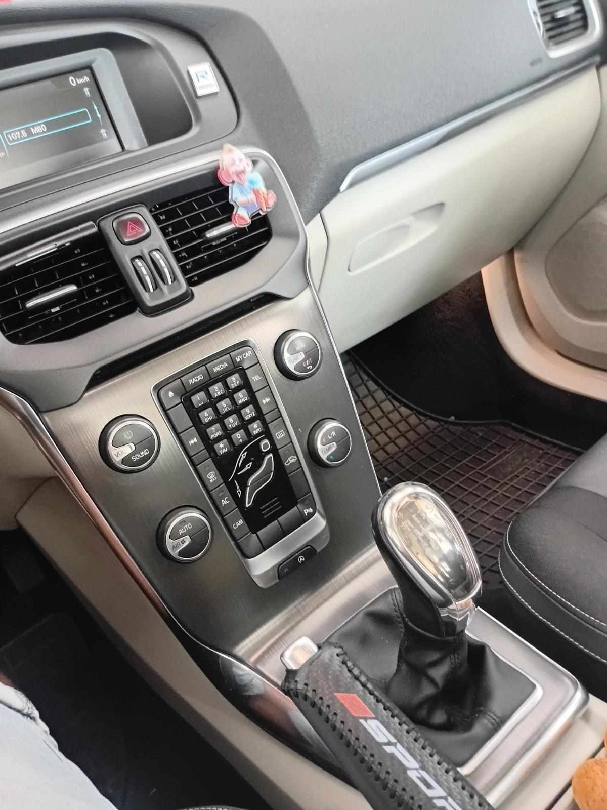 volvo-v40-d2-2013-diesel-1560cc