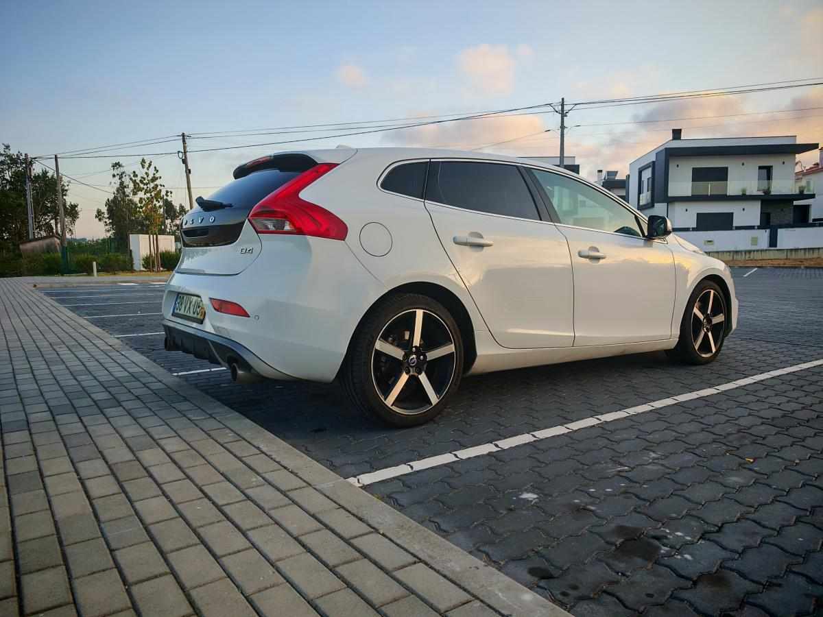 volvo-v40-2-0-d4-2014-diesel-1969cc