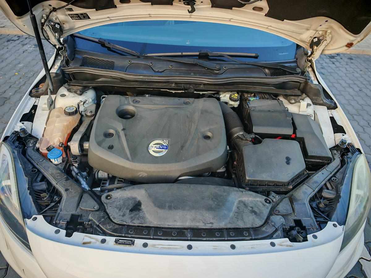 volvo-v40-2-0-d4-2014-diesel-1969cc