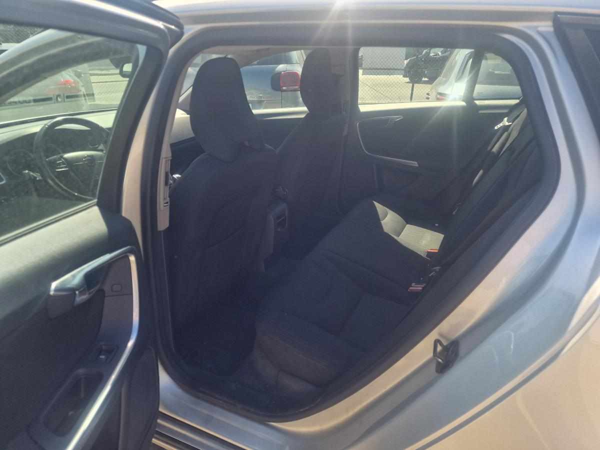 volvo-v60-1-6-drive-2011-diesel-1560cc