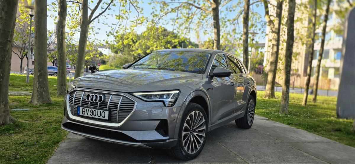 audi-e-tron-55-quattro-2022-eletrico