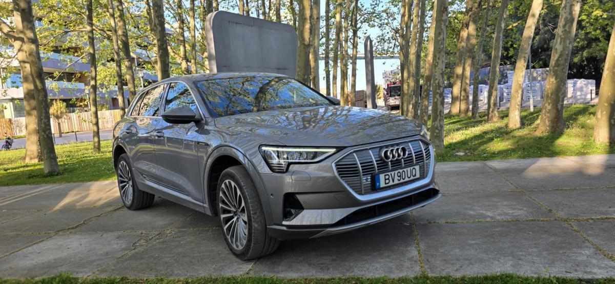 audi-e-tron-55-quattro-2022-eletrico