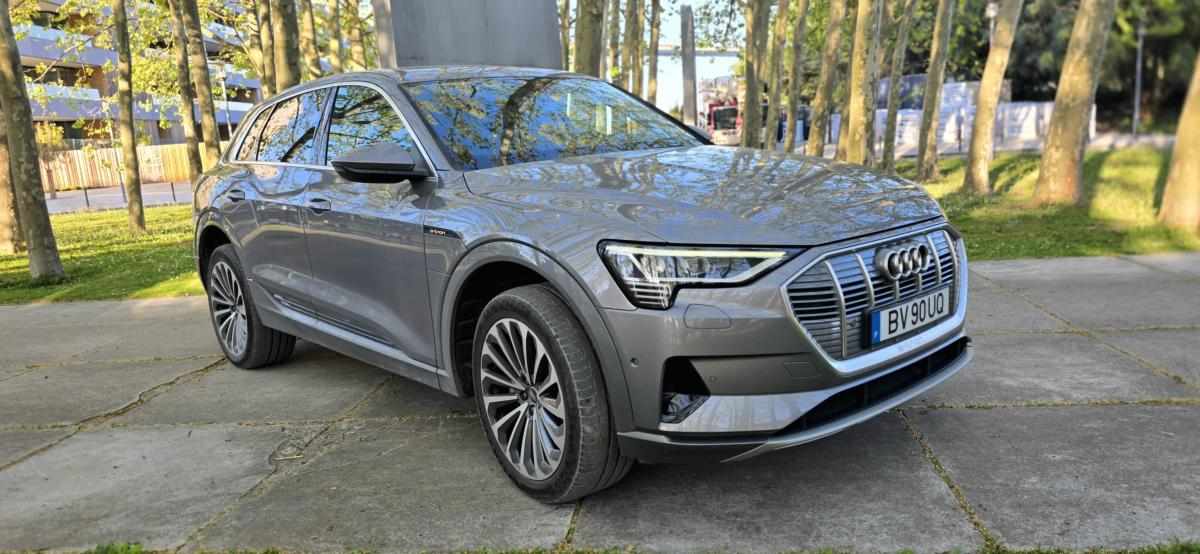 audi-e-tron-55-quattro-2022-eletrico